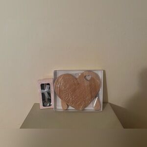 Nwt heart shaped cheese board and spreaders and heart shaped measuring spoons